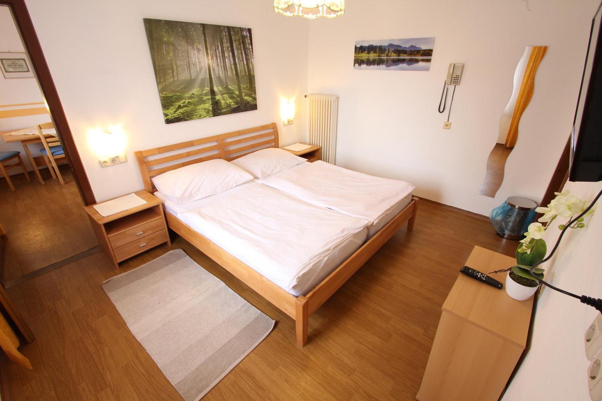 Cprooms24 Miesenbach  Buitenkant foto
